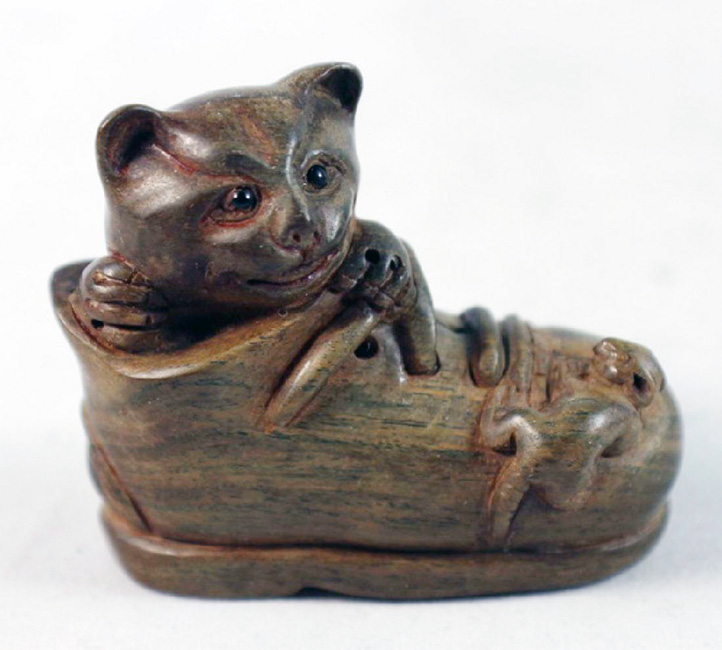 19th Century Japanese Netsuke Cat in Boot